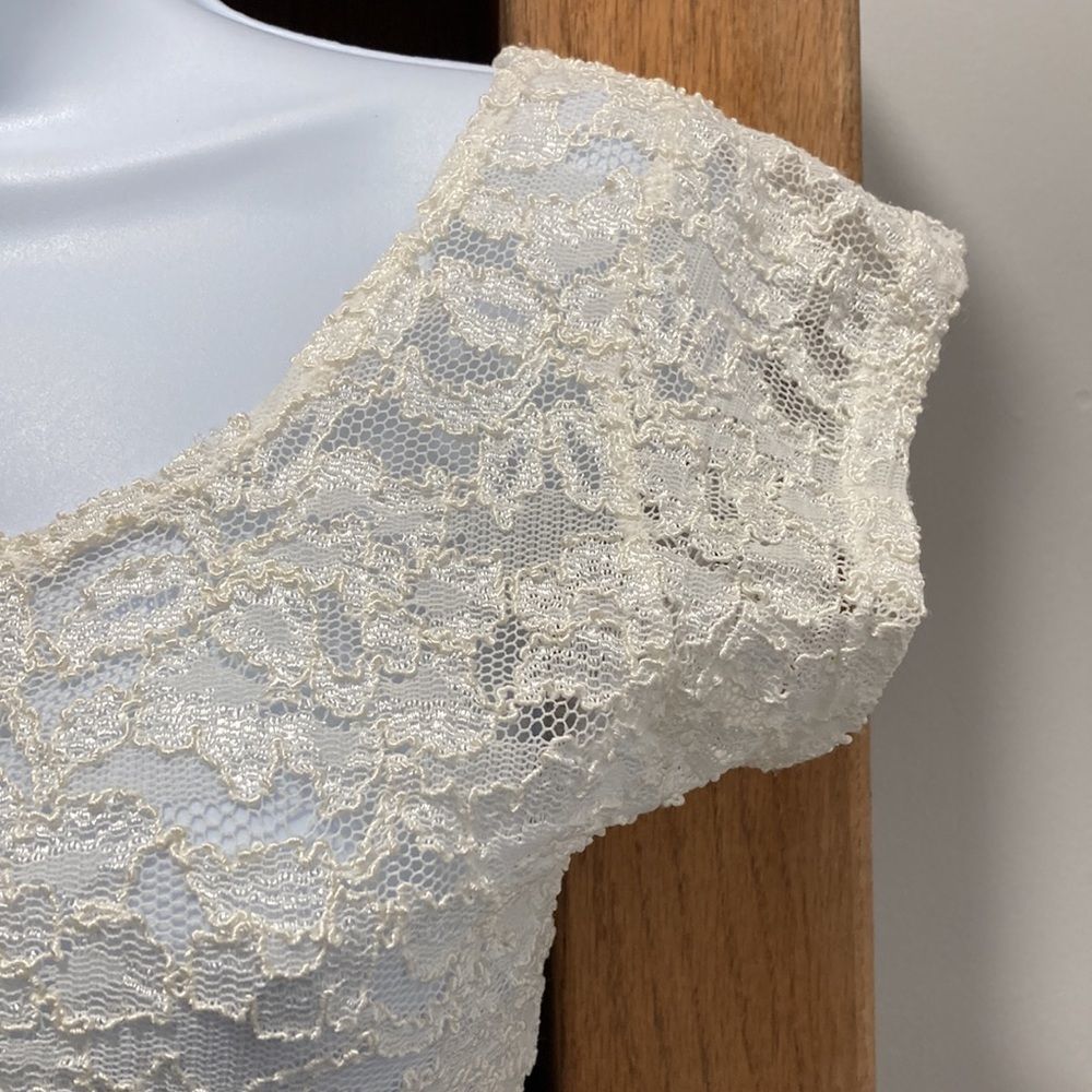 Aspen Body lace short sleeves top - Picture 3 of 6